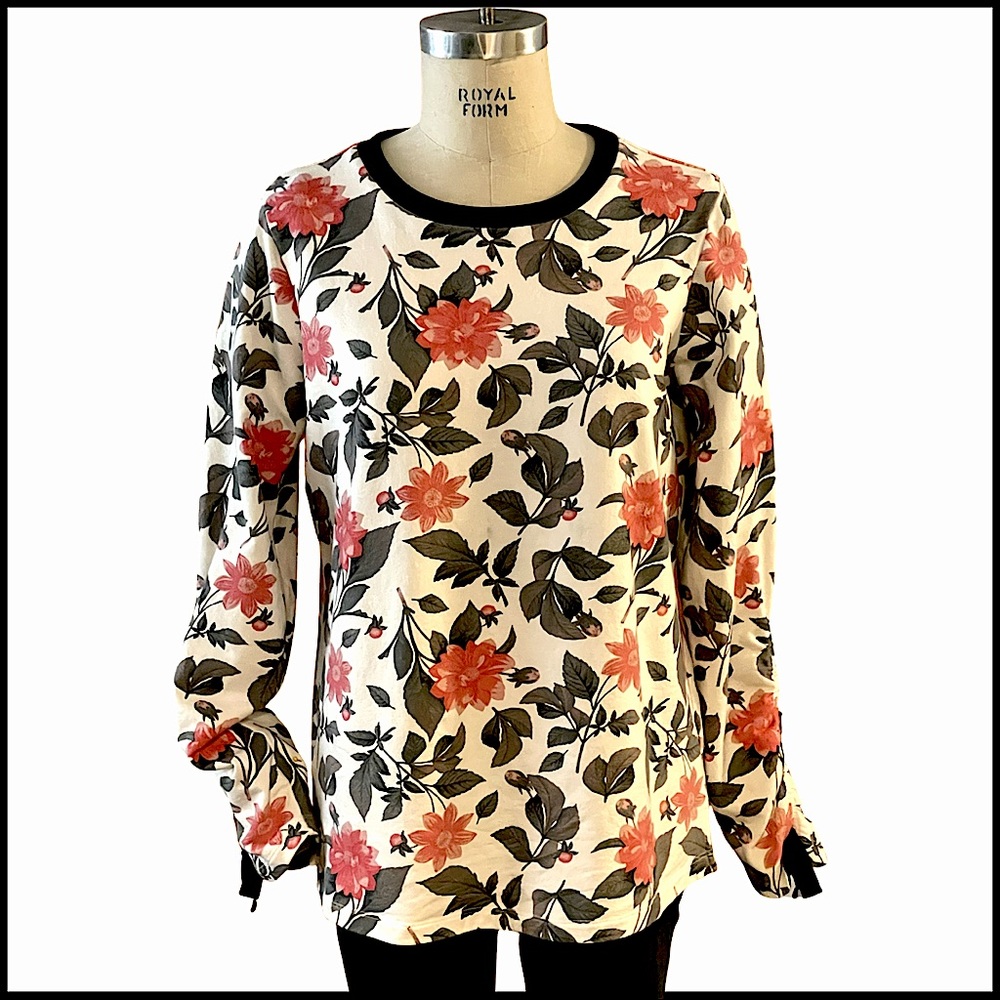 SG Weekend Sweatshirt w/ Sleeve Shirring & 2x2 Rib Neck Trim. Only Used for Fit.